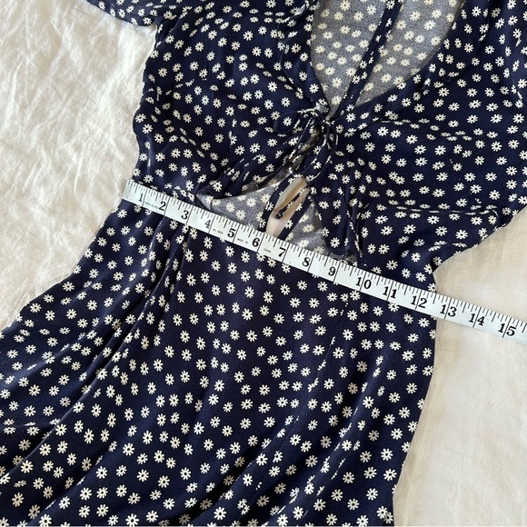 Reformation Heidi Dress in Navy Blue Daisy Print Size 2 - Picture 11 of 13
